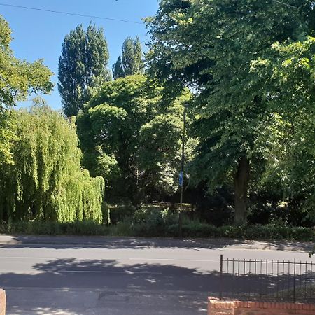 Riverbank View Three Bedroom Apartment With Free Parking York Extérieur photo