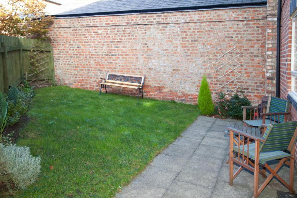 Riverbank View Three Bedroom Apartment With Free Parking York Extérieur photo