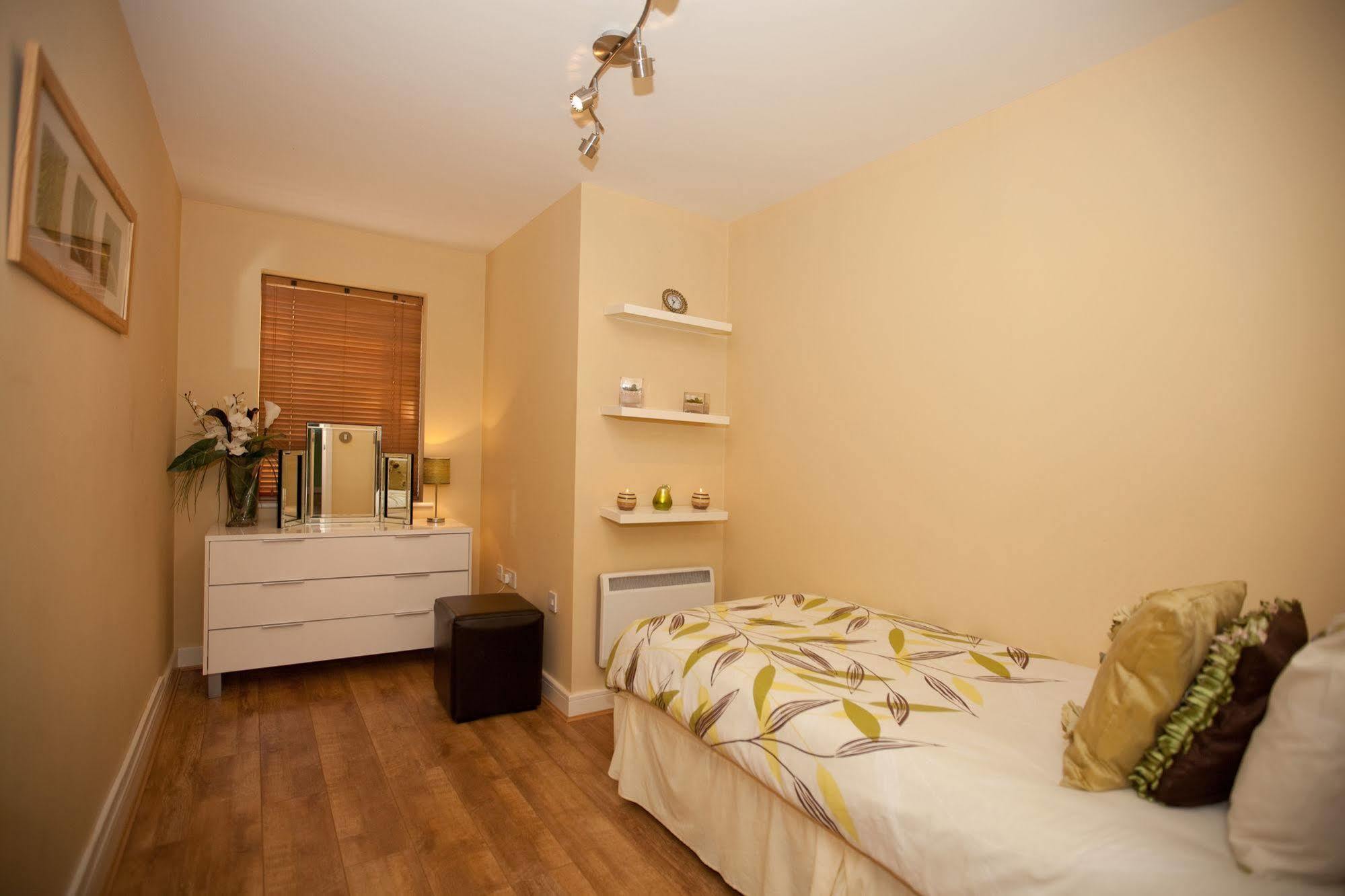 Riverbank View Three Bedroom Apartment With Free Parking York Extérieur photo