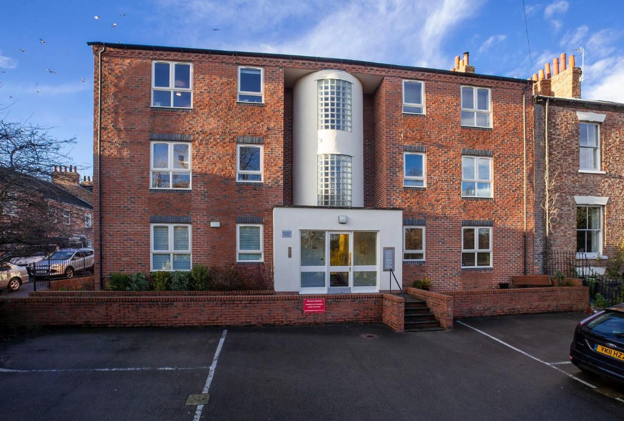 Riverbank View Three Bedroom Apartment With Free Parking York Extérieur photo